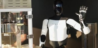Billionaire Tesla’s robot is selling popcorn
