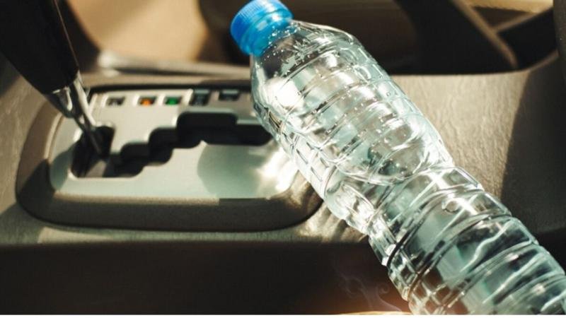water-bottle-left-in-car-safety.jpg