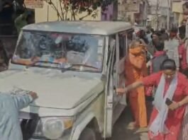 Mob beats up 5 sadhus on suspicion of child theft, police saves their lives