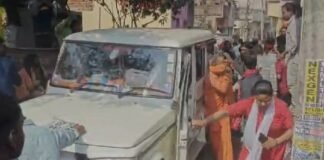 Mob beats up 5 sadhus on suspicion of child theft, police saves their lives
