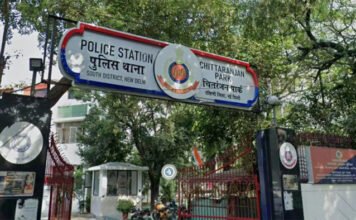 CBI caught the bribe taking inspector red handed, the policeman was taking bribe of Rs 10 lakh