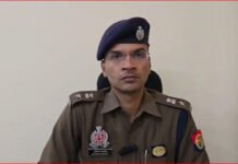 ‘Give me the money, otherwise we will kill you here’, put a pistol in his mouth and extorted 20 lakhs from the businessman.