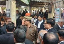 Bomb threat in 19 courts of Lucknow, Ayodhya and Kashi, premises evacuated due to security reasons