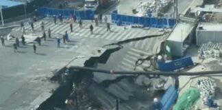 Road caved in China, 20 meter wide crater formed, accident due to pipeline burst