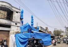 10 mosques covered with tarpaulin