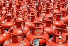 Outcry over LPG in Shravasti, woman standing in line unconscious