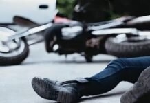 6 killed in bus-car collision, rear part of car shattered