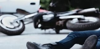 6 killed in bus-car collision, rear part of car shattered